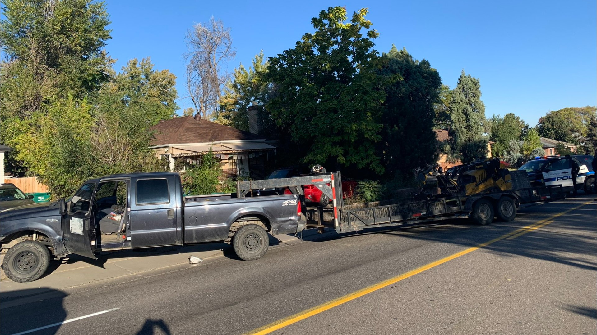 Sospechoso roba camioneta y choca contra varios vehículos | 9news.com