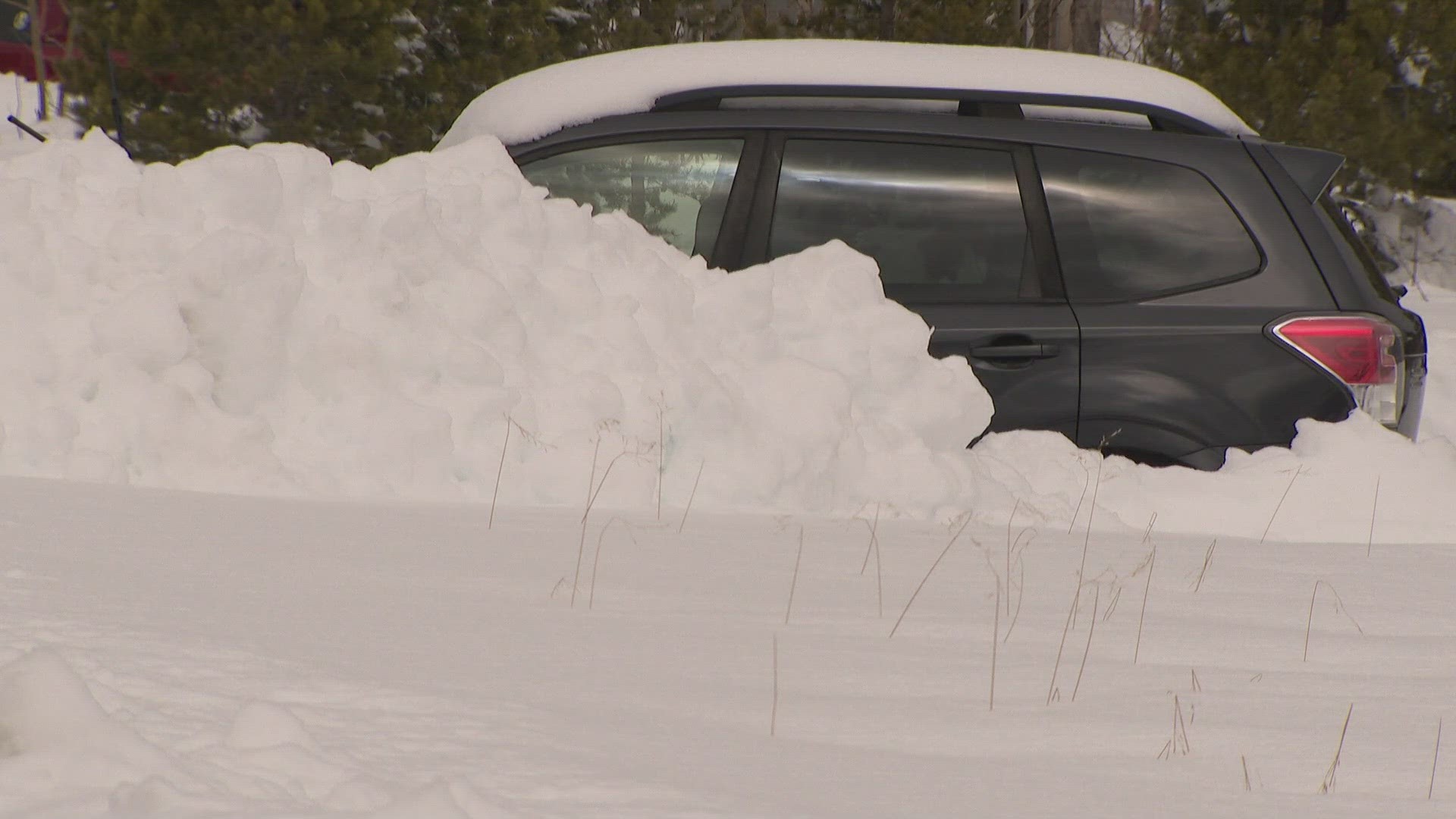 Colorado mountain residents dig out from 5 feet of snow | 9news.com