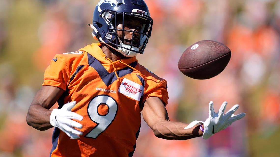 Wilson, Broncos' offense faces off against Cowboys in camp