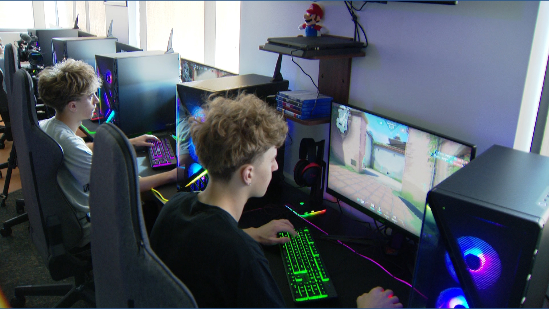 Aurora opens two new eSports hubs at recreation centers | 9news.com