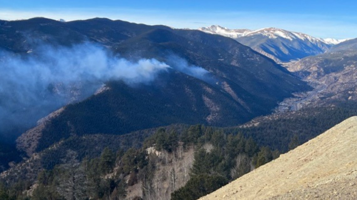 Kru menanggapi kebakaran hutan di dekat Mata Air Idaho