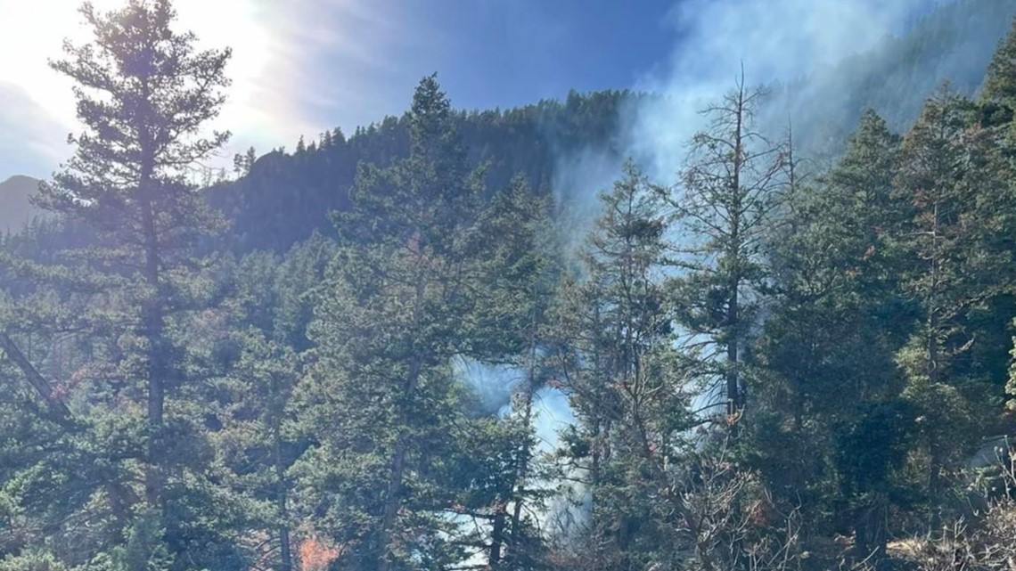 Firefighters extinguish high up on Colorado's Manitou Incline - Vimarsana News