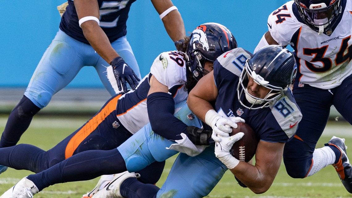 Denver Broncos linebacker Alex Singleton (49) against the New York Jets of  an NFL football game Sunday, Oct 23, 2022, in Denver. (AP Photo/Bart Young  Stock Photo - Alamy