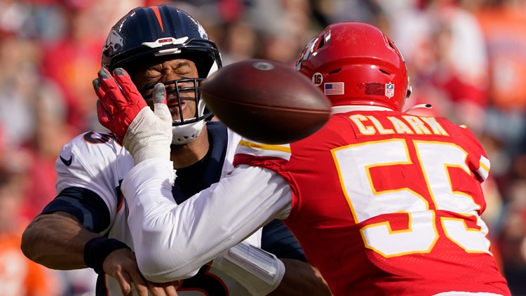 Broncos agree to one-year deal with former Chief Frank Clark