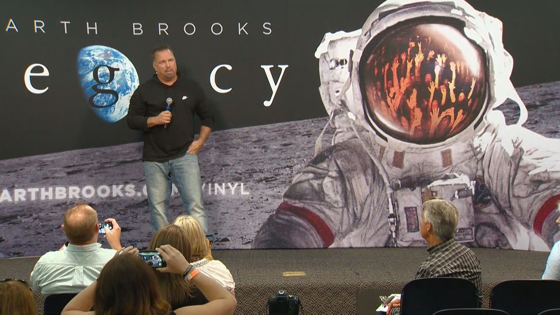 The Squeeze: Garth Brooks wows at Broncos Stadium at Mile High