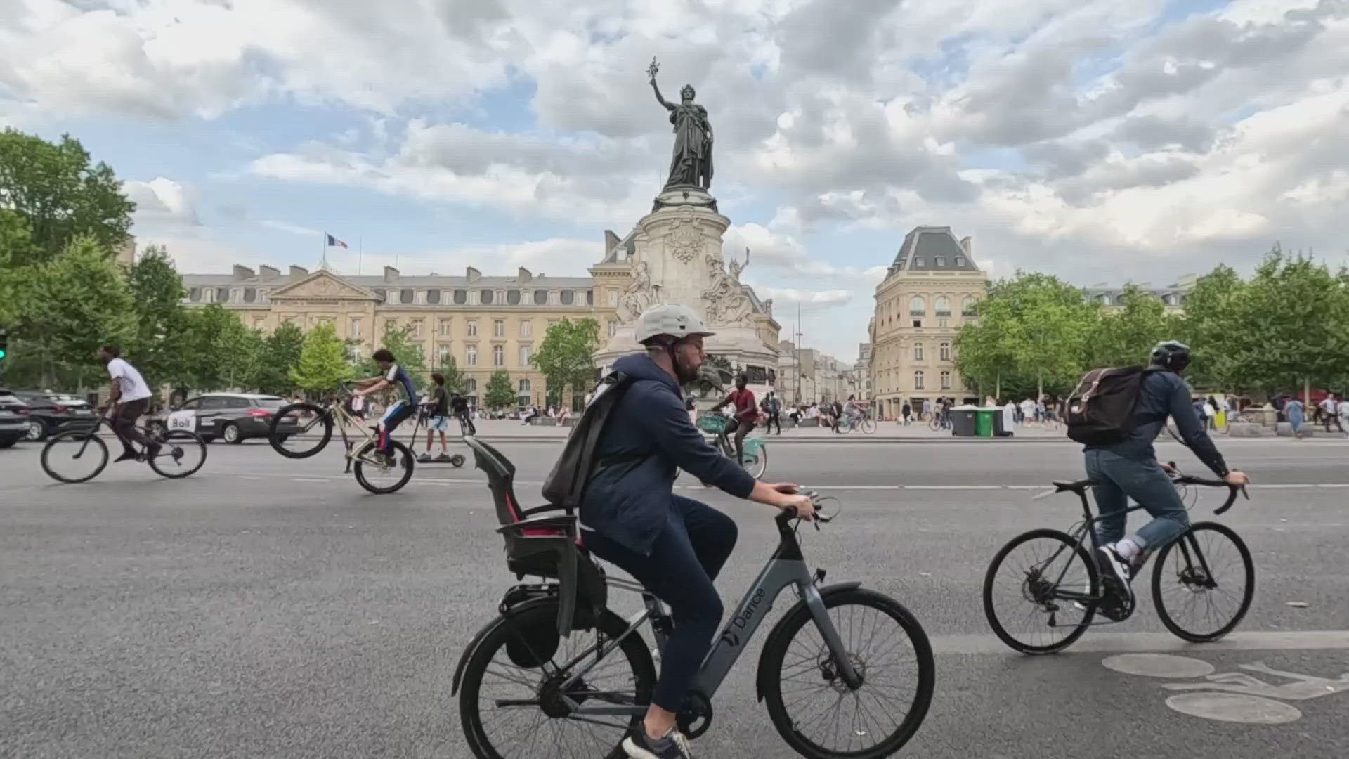 With traffic getting worse in Paris, the city has been focusing a lot on bikes. The mayor says Paris is the best cycling in France.