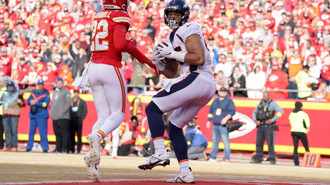 Can't-Miss Play: Tight end Albert Okwuegbunam's one-handed catch puts  Denver Broncos crowd in awe