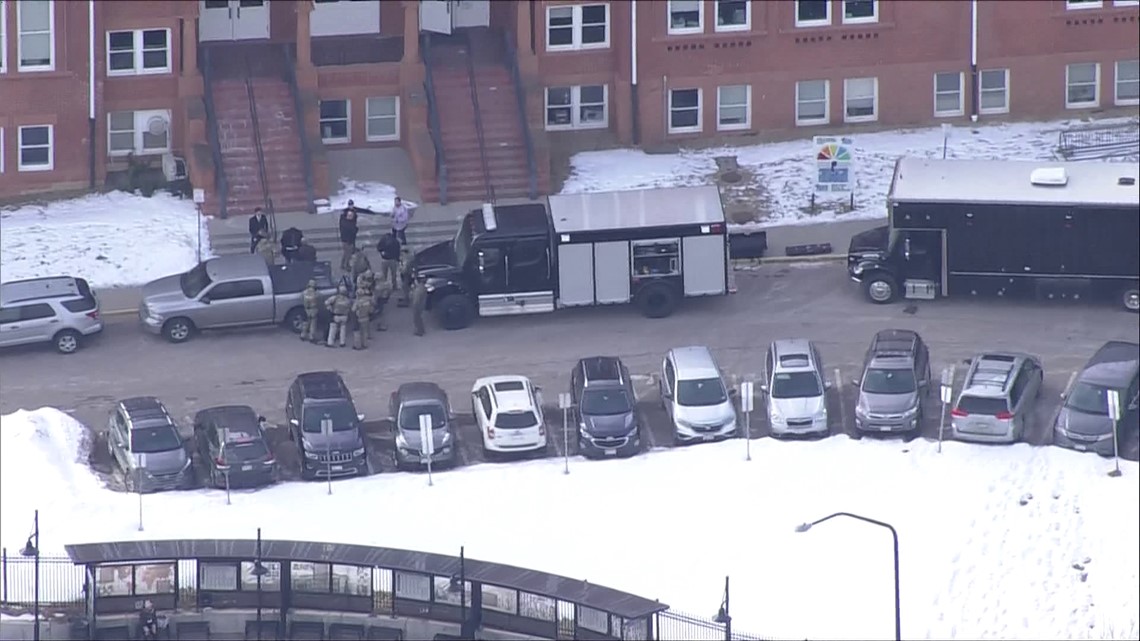 Sekolah Boulder dievakuasi karena aktivitas polisi terdekat