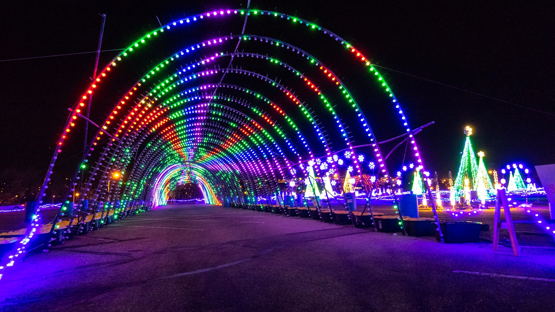 2 drivethrough Christmas displays opening in Denver area in 2021