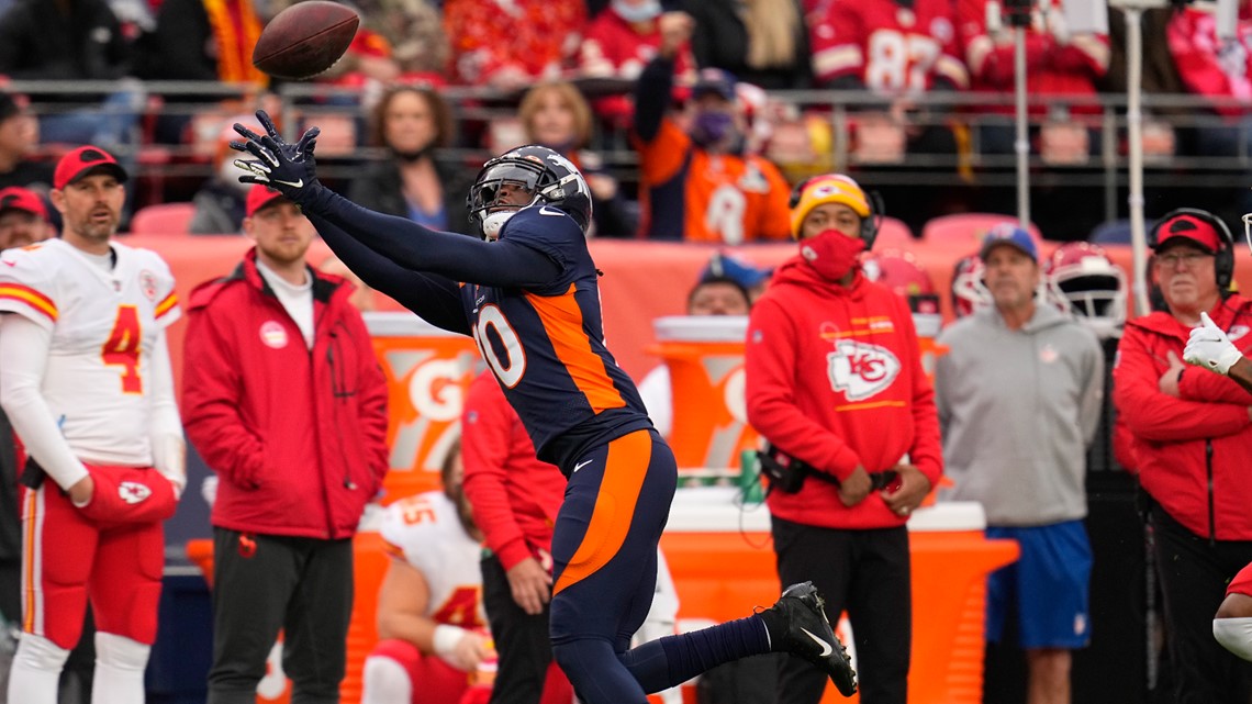 The Denver Broncos cheerleaders during the second half of an NFL football  game against the Kansas City Chiefs, Thursday, Oct. 17, 2019, in Denver.  (AP Photo/David Zalubowski Stock Photo - Alamy