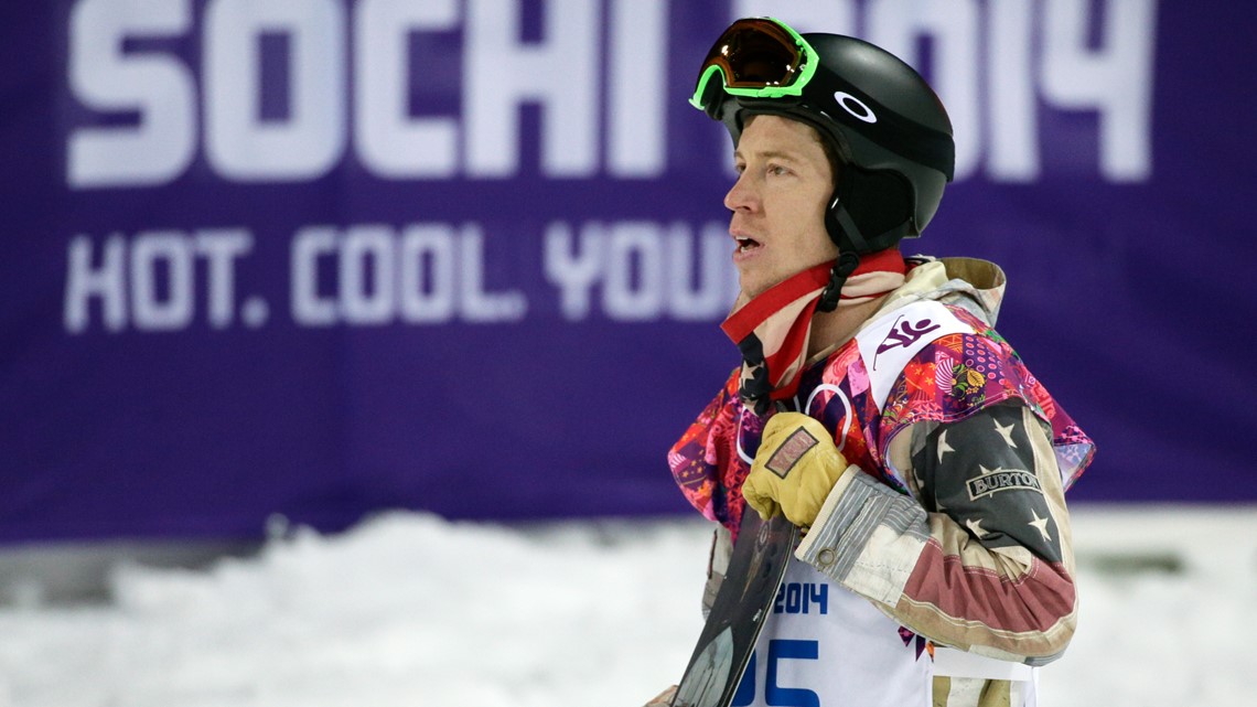 Shaun White (USA), gold medal winner, competing in the Men's Snowboard  Halfpipe event at the 2010 Olympic Winter Games Stock Photo - Alamy
