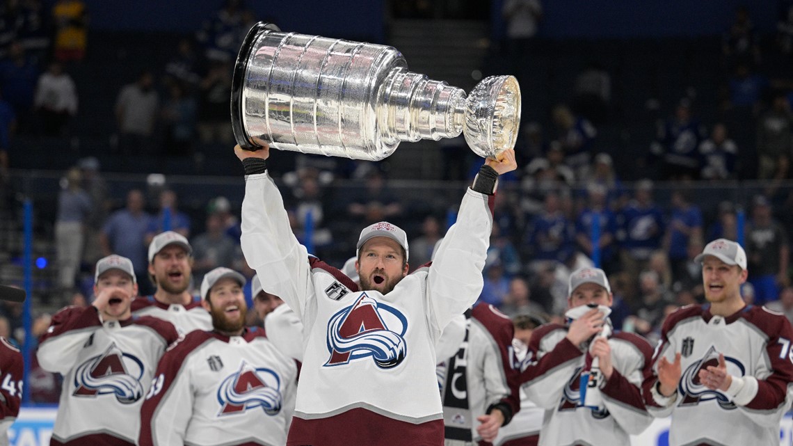 Avalanche re-sign Darren Helm - Mile High Hockey