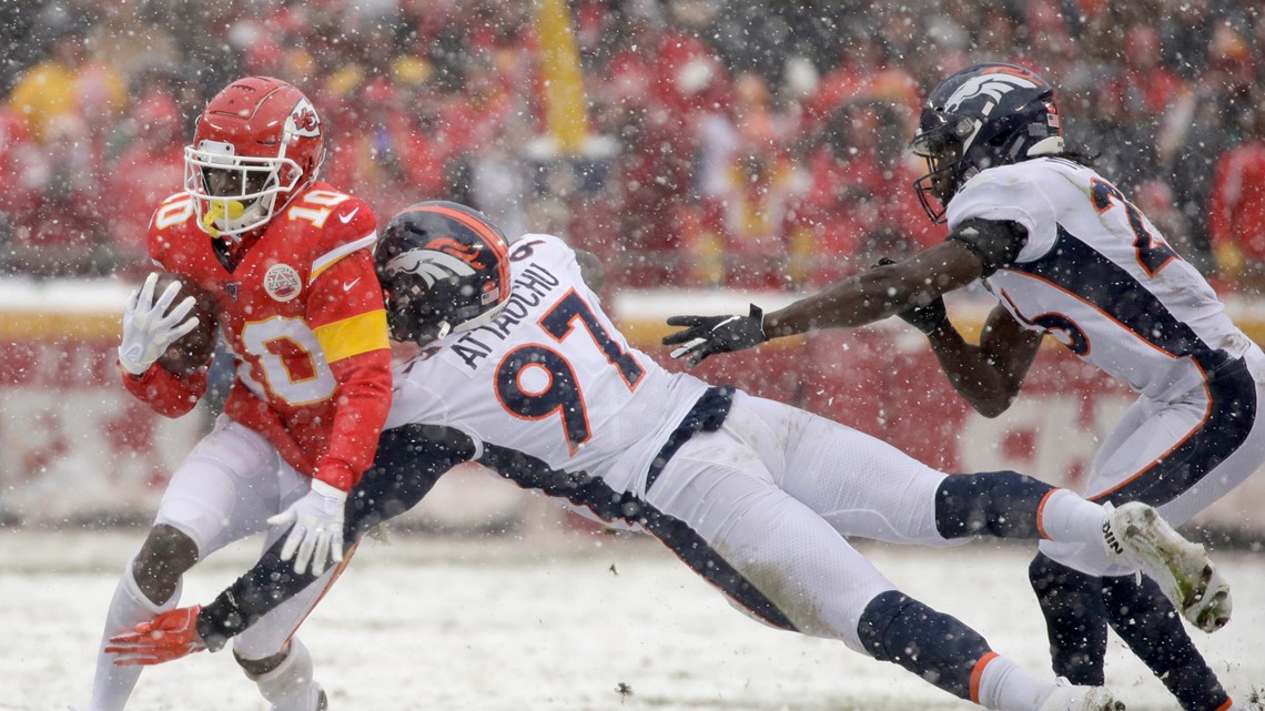 PHOTOS: Chiefs romp Broncos at snow-covered Arrowhead