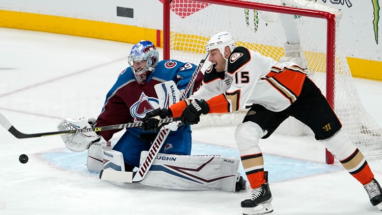 Francouz gets 2nd shutout in Avalanche's win over Ducks