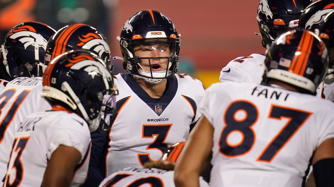 Denver Broncos tight end Noah Fant (87) can't make the catch as Kansas City  Chiefs defensive back Daniel Sorensen (49) defends during the second half  of an NFL football game, Thursday, Oct.