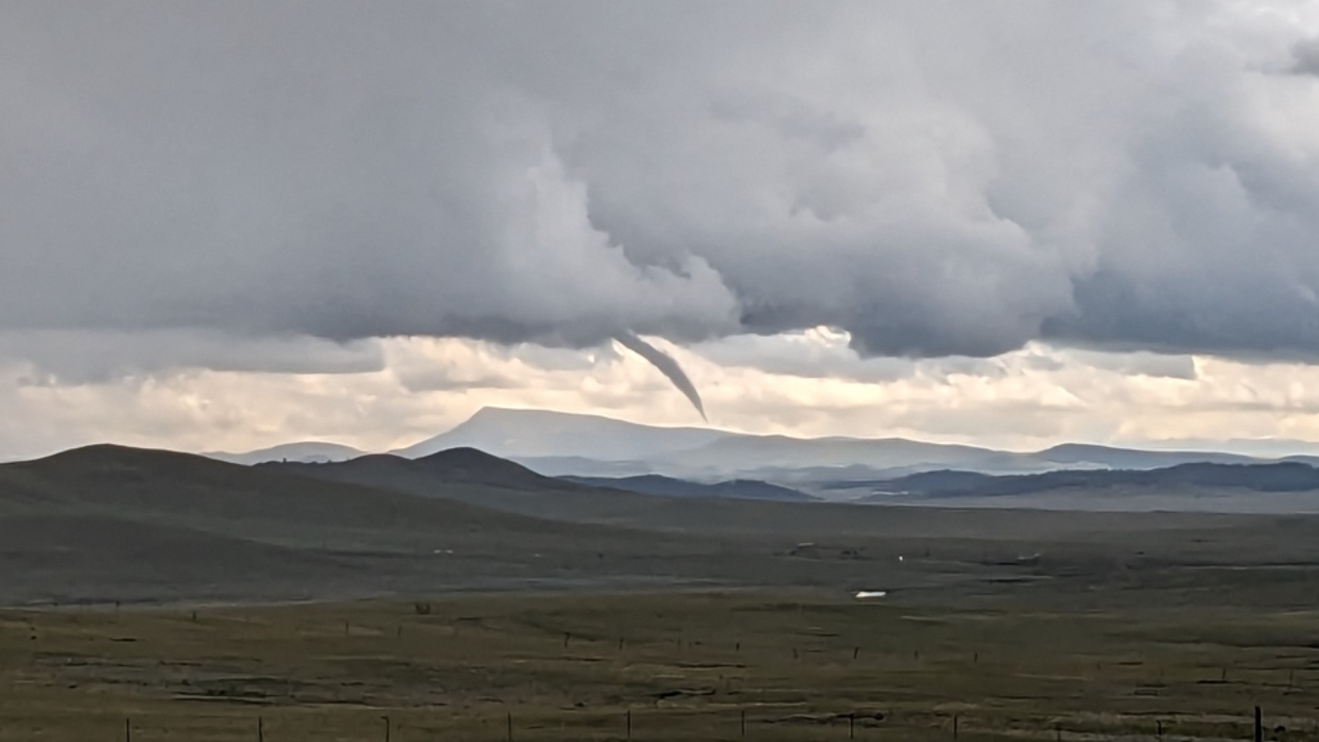 Incredible video captures tornado in eastern Colorado | 9news.com