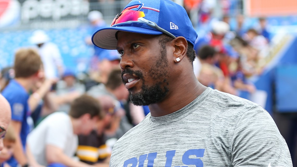 Von Miller's history with No. 40 now extends to Bills