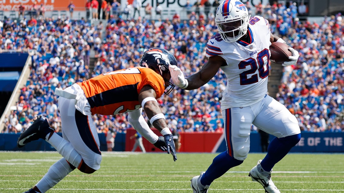 Buffalo Bills running back Duke Johnson warms up before a