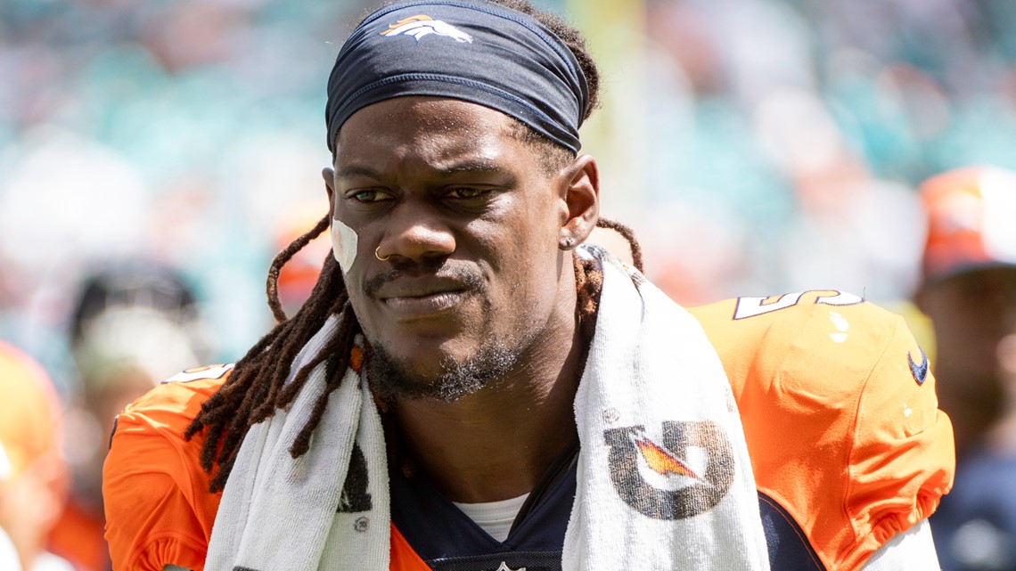 Broncos trade Albert Okwuegbunam to Eagles for draft pick compensation