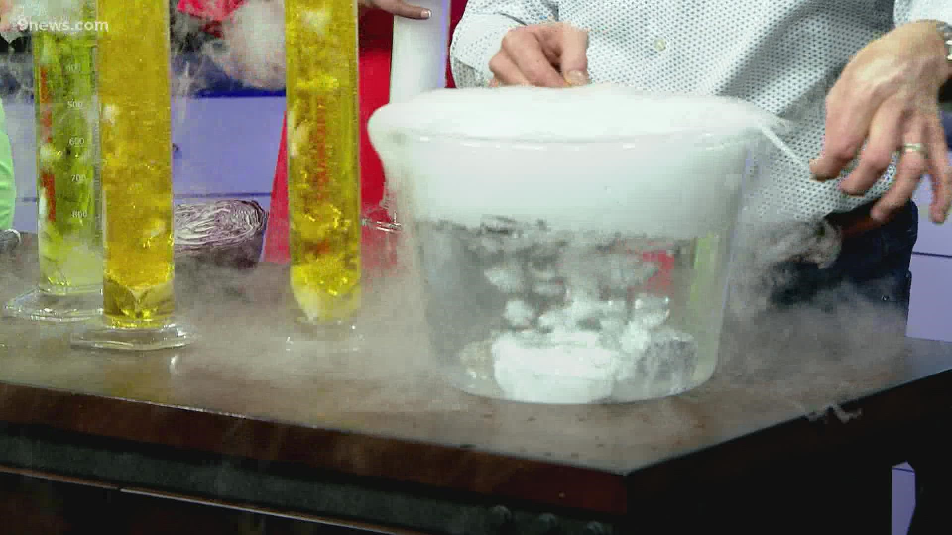 9NEWS Science guy Steve Spangler shows us some fun, easy Halloween experiments.