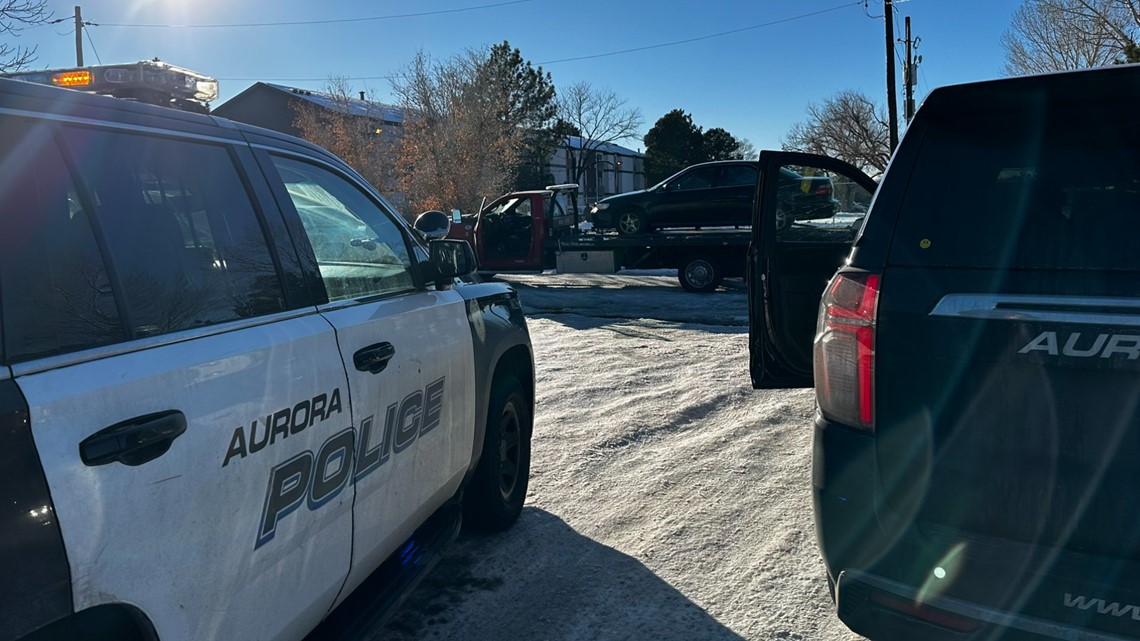 Tow truck carjacked in Aurora: suspect at large | 9news.com