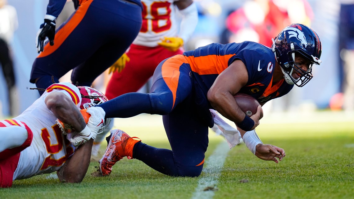 DENvsKC in-game photos: Broncos battle to the end, fall vs. Chiefs