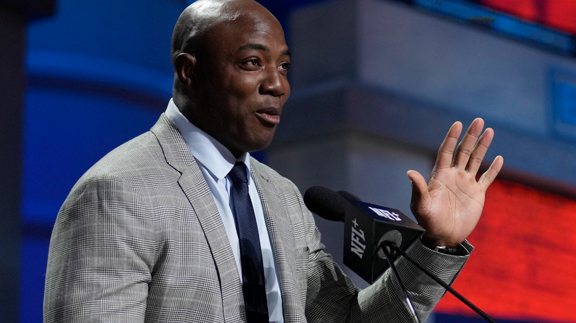 In Pro Football Hall of Fame enshrinement speech, DeMarcus Ware shares the  powerful journey of his life