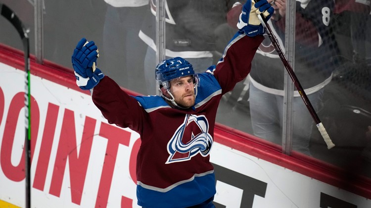 Toews' OT goal lifts Avs over Leafs 5-4 to set home win mark