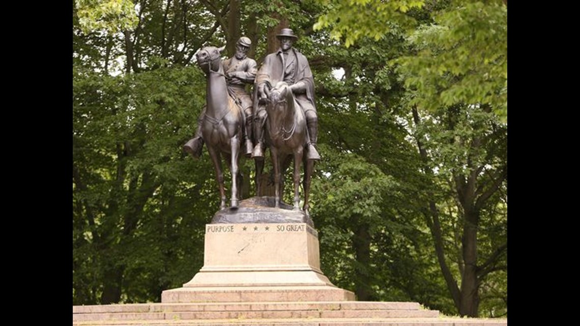 Baltimore removes Confederate statues in wake of Charlottesville
