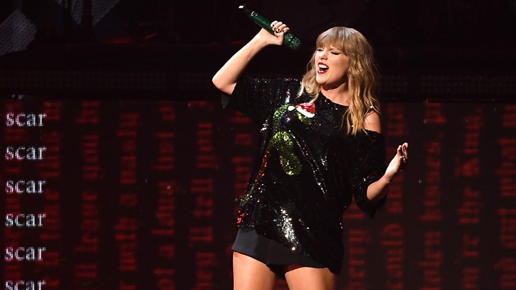 Taylor Swift lights up at proposal taking place before her