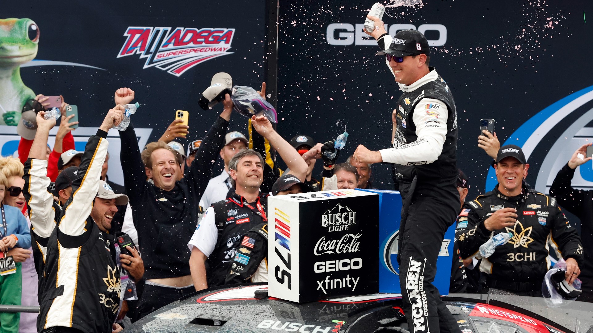 Kyle Busch wins at Talladega after last-lap crash | NASCAR news | 9news.com