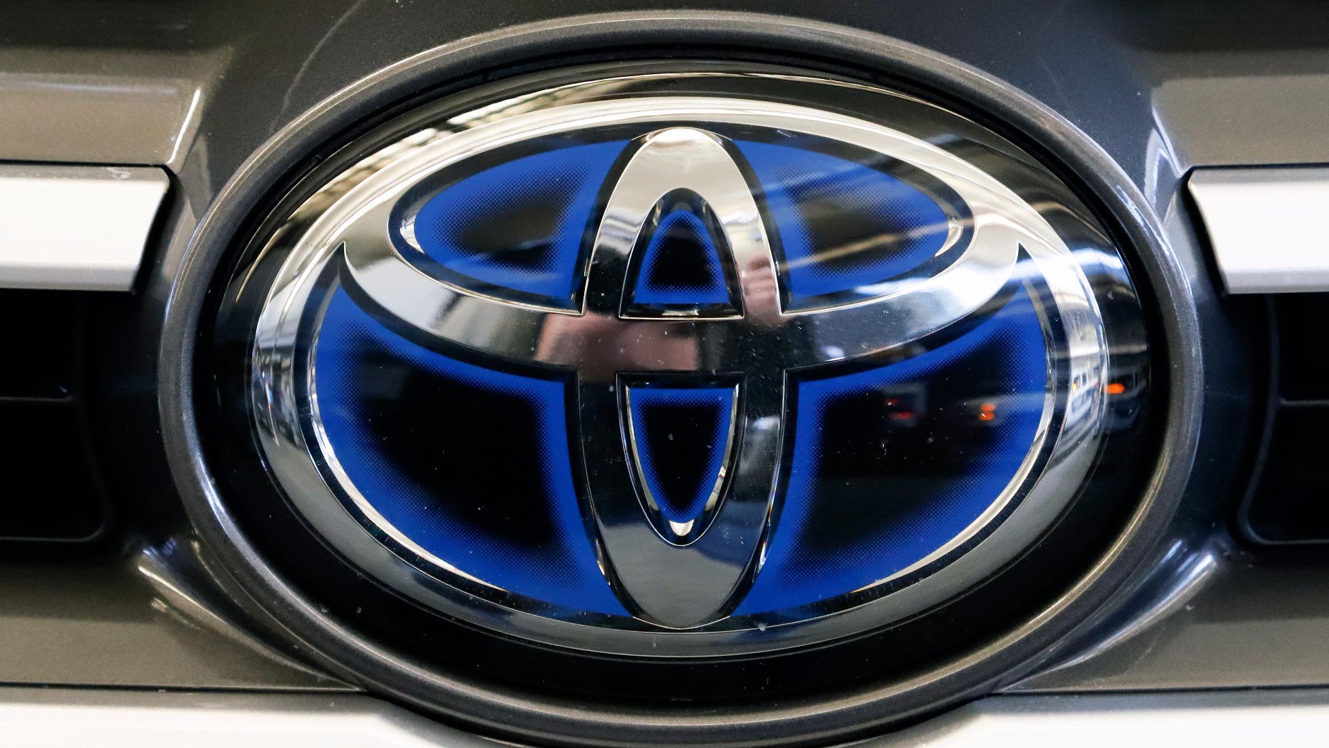 Toyota airbag recall 373,000 Venza SUVs may have wiring problem