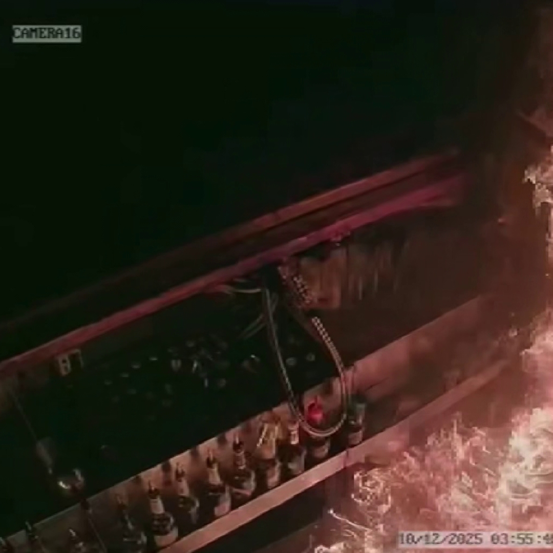 Video: Arson suspect douses restaurant with gas, lights it on fire ...