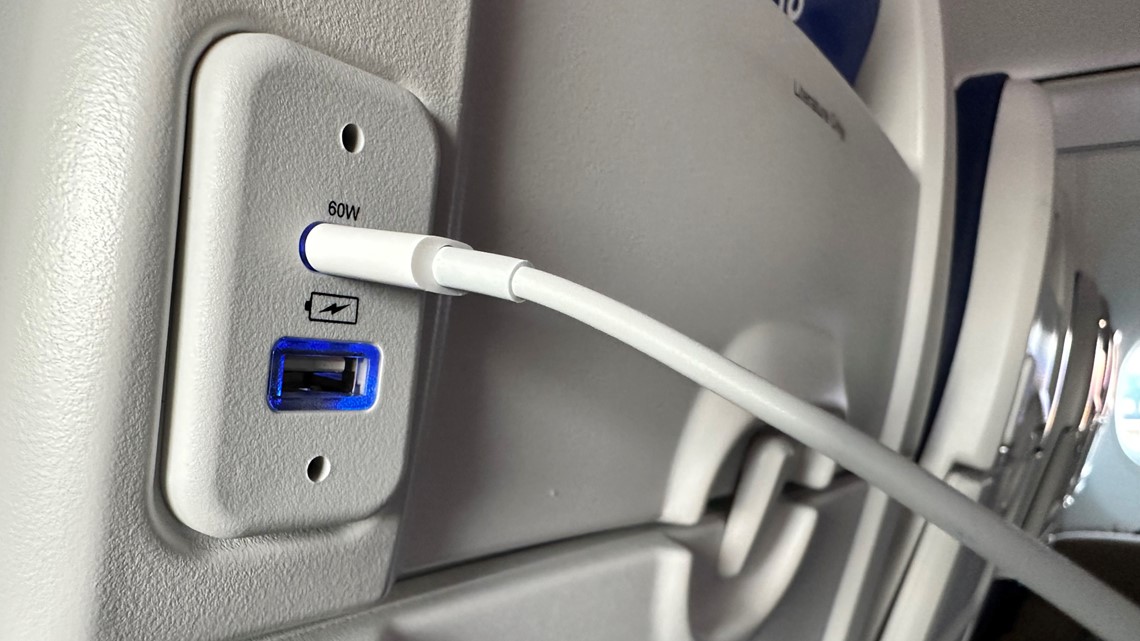 Southwest Airlines adds inseat power charging ports on 737