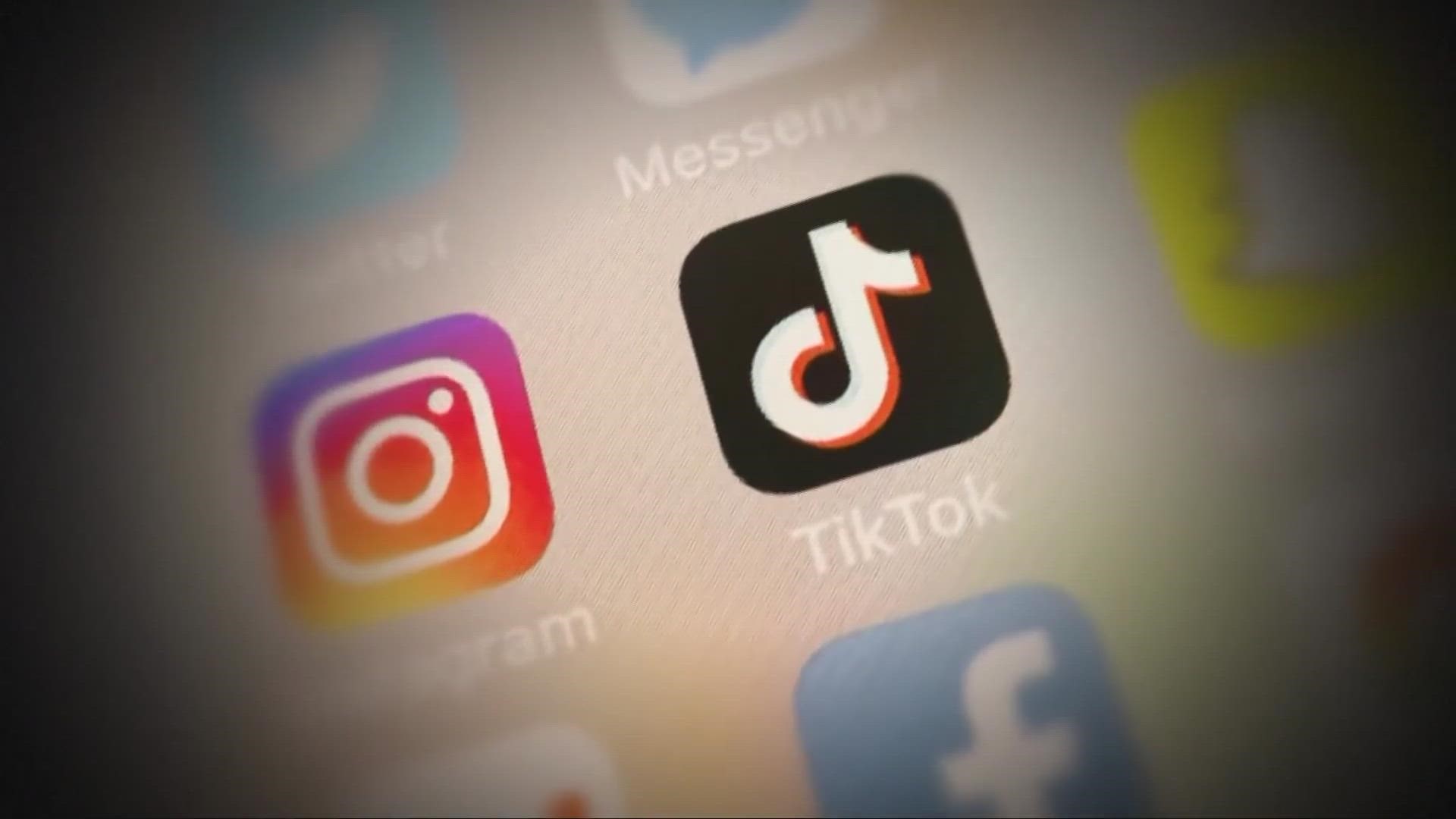 The White House is giving U.S. federal agencies 30 days to delete popular Chinese-owned social media app TikTok from all government-issued mobile devices.