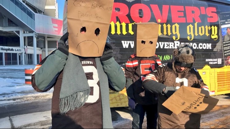 Thousands of Cleveland Browns fans protest 0-16 season with 'Perfect Season Parade, 2.0'