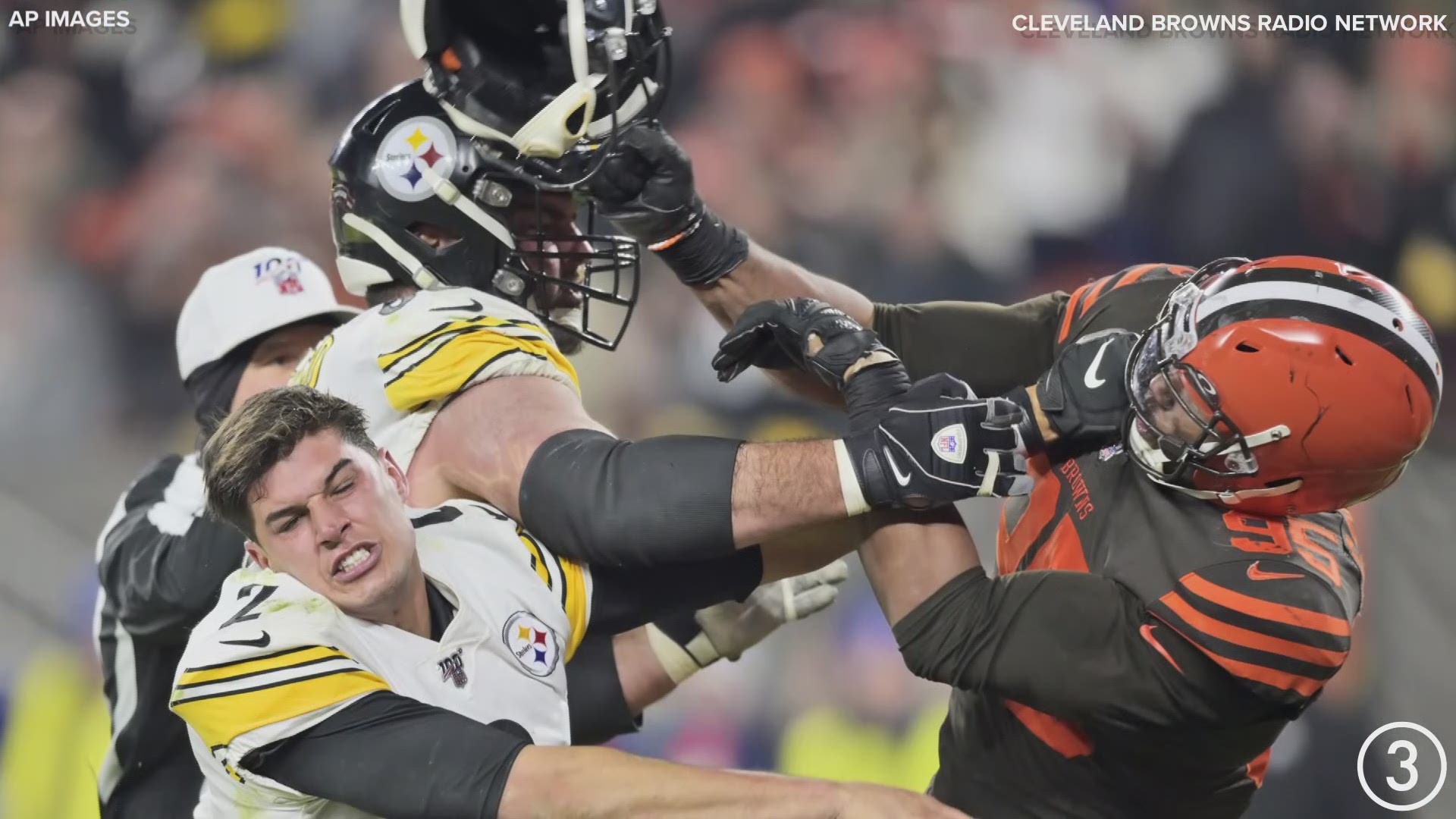 Ugly ending!  Cleveland Browns defensive end Myles Garrett swung a helmet at Pittsburgh Steelers quarterback Mason Rudolph during a fight between the two teams.