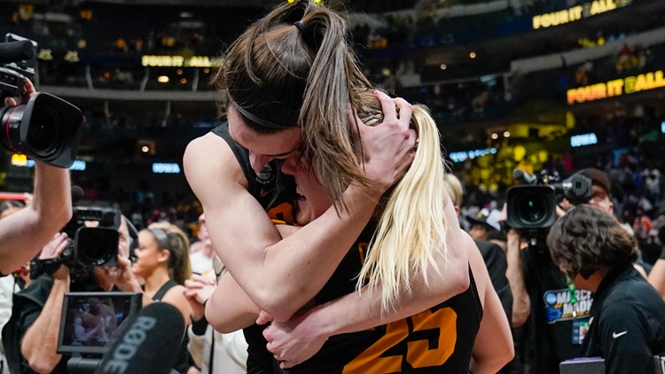 Iowa women defeat previously unbeaten South Carolina, head to title game