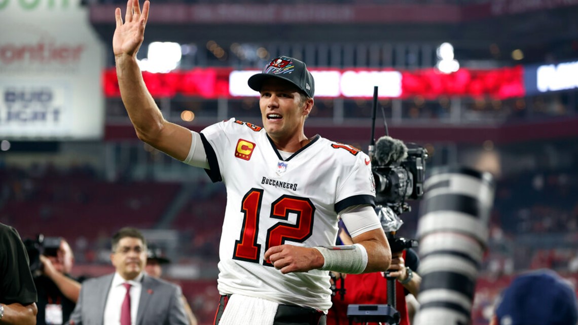 Tom Brady mengumumkan kembalinya ke NFL untuk musim ke-23