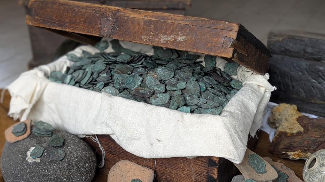 Florida crew finds $1M in treasure from 1700s shipwrecks | 9news.com