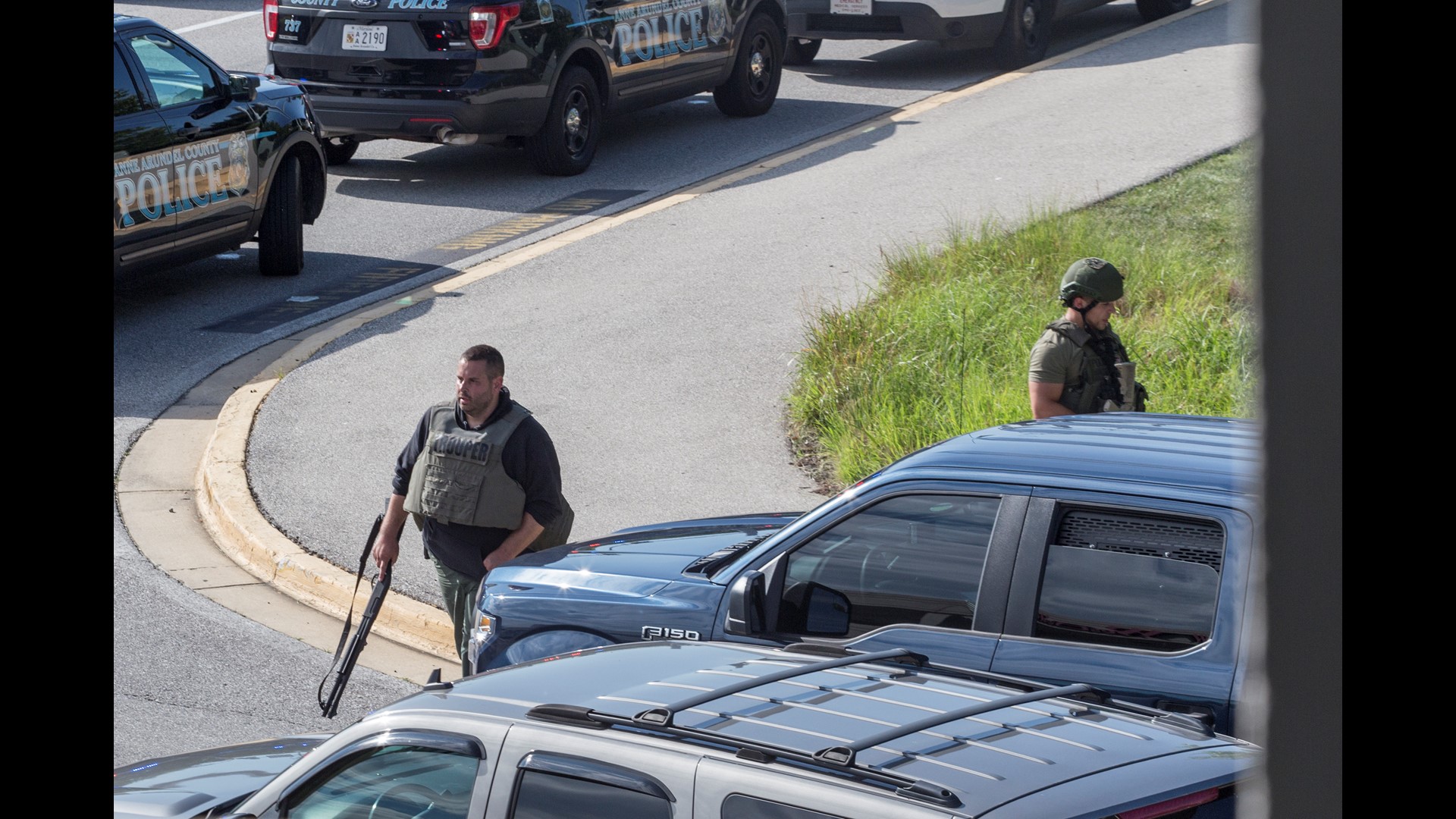 PHOTOS: Massive police response to fatal shooting at Capital Gazette ...