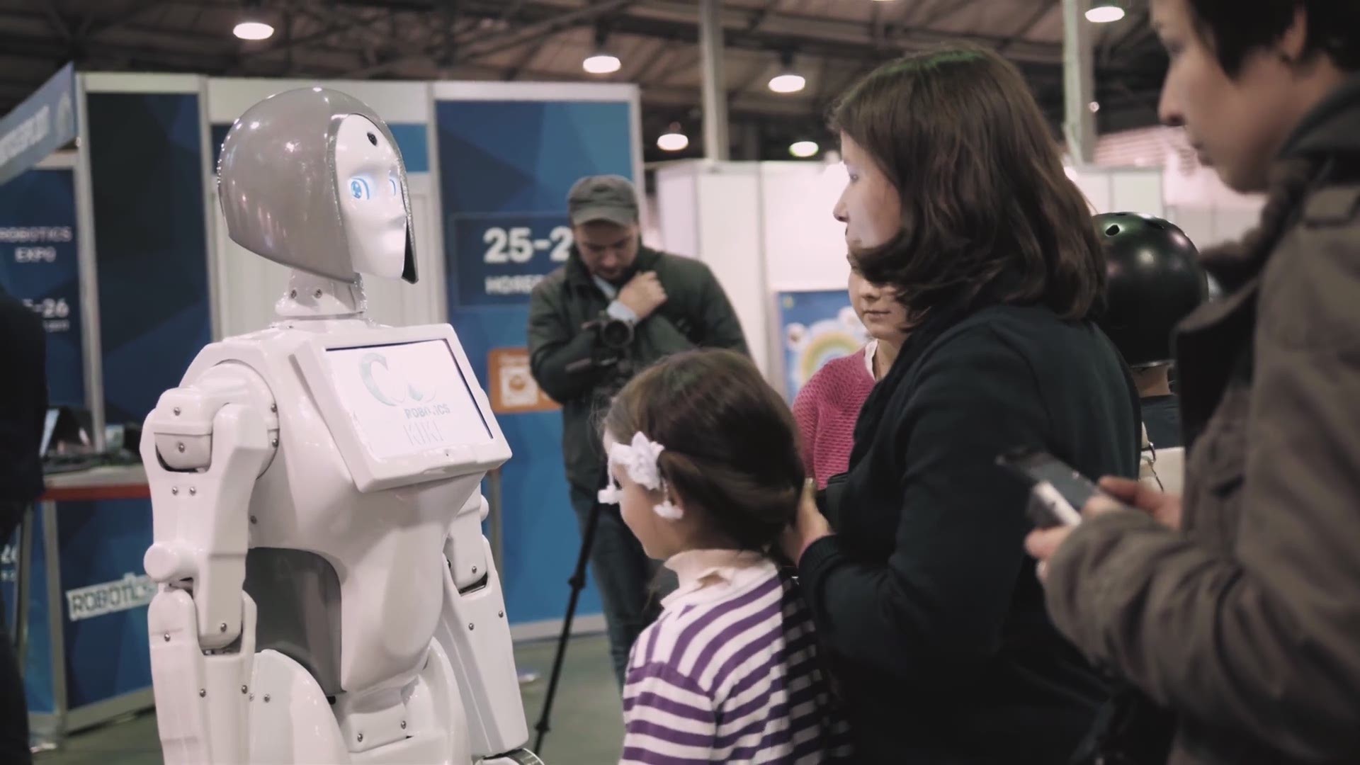 Verify Was A Lifelike Human Robot Filmed Walking In A Parking Lot 9news Com